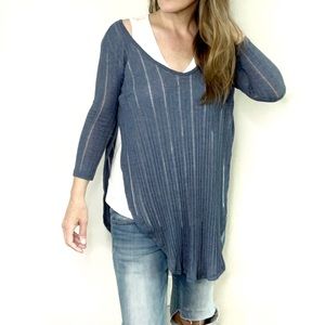 WE THE FREE blue 3/4 sleeve Side Slit Rounded Hem top size XS